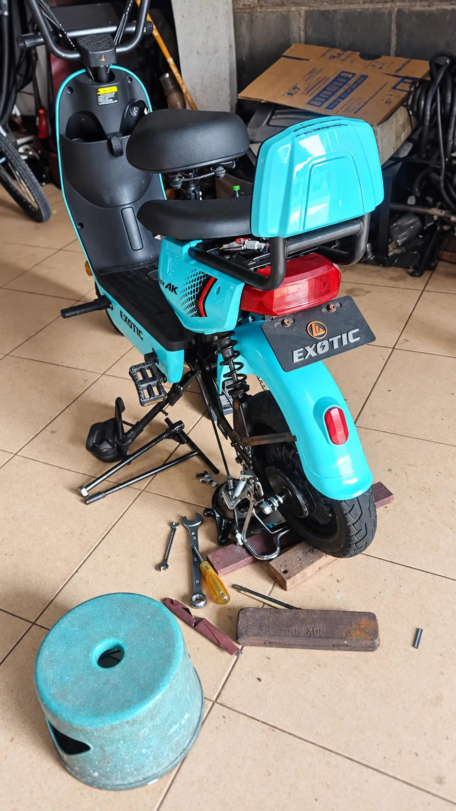 Service Unit Harian. Dokumentasi pengerjaan pada bagian belakang unit.
