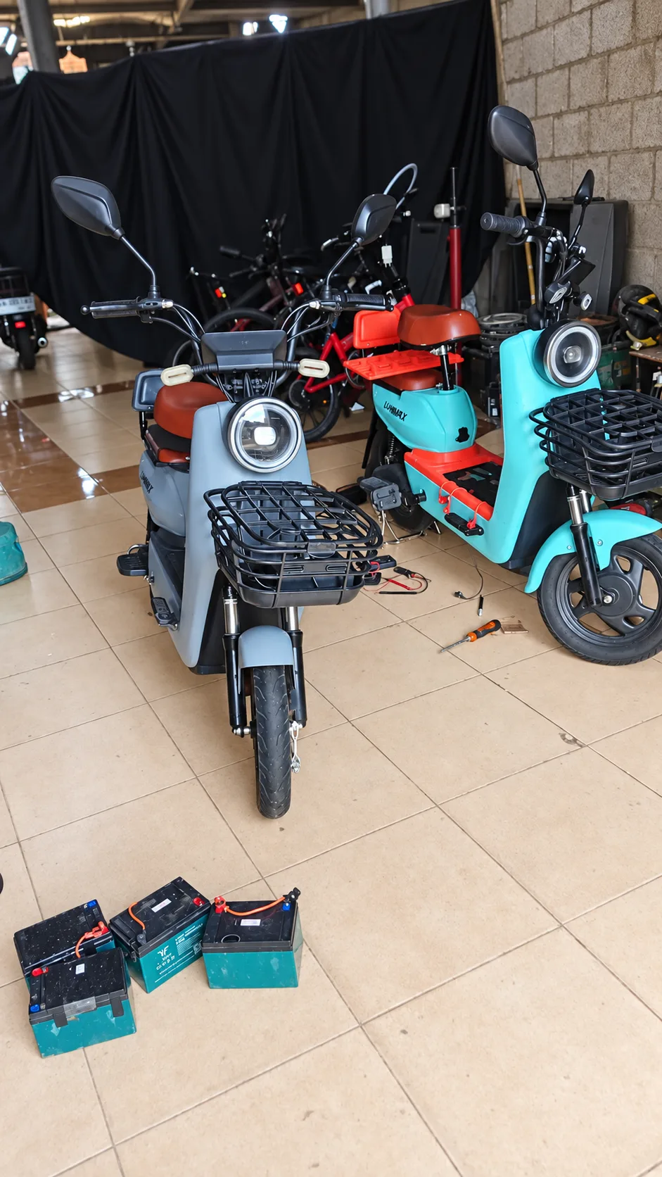 Area Pengerjaan. Unit sepeda listrik di lokasi HAGA SERVICE.